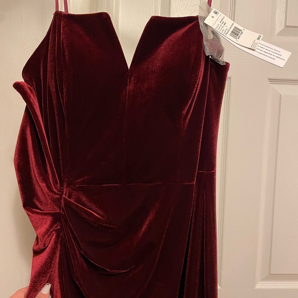NWT AIDAN MATTOX Red Velvet Sweetheart Gown - Picture 3 of 6